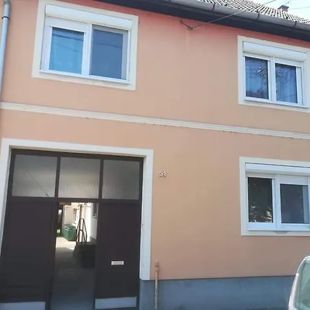 Family House Feriehus Eger