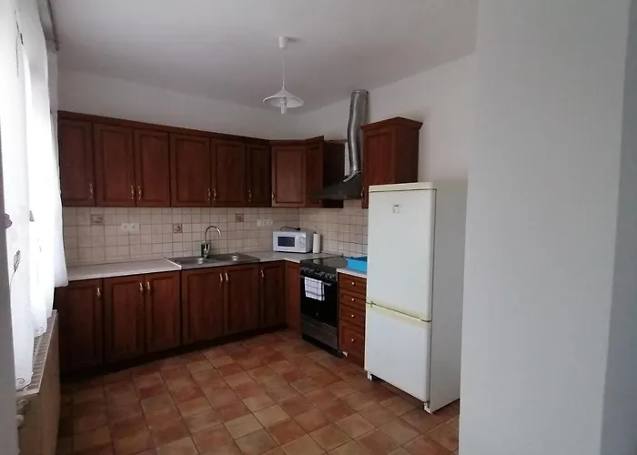 Nyaraló Family House *